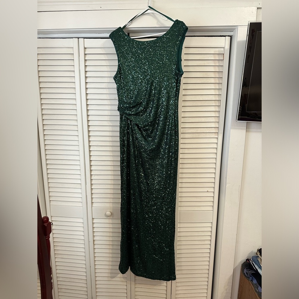 Jessica Howard gown. Like NEW!
